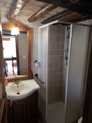 Dusche, Haartrockner, Bidet