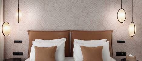 Een kluis op de kamer, een bureau, een laptopwerkplek