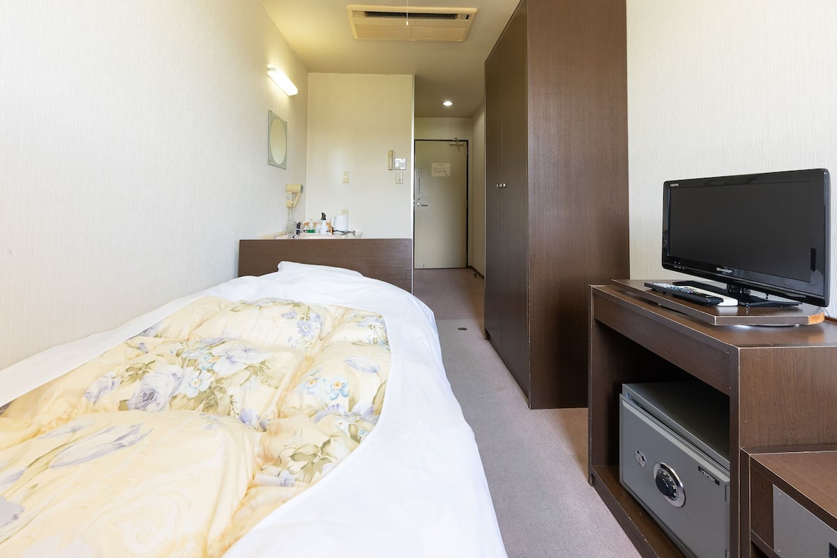 Single Room, Shared Bathroom