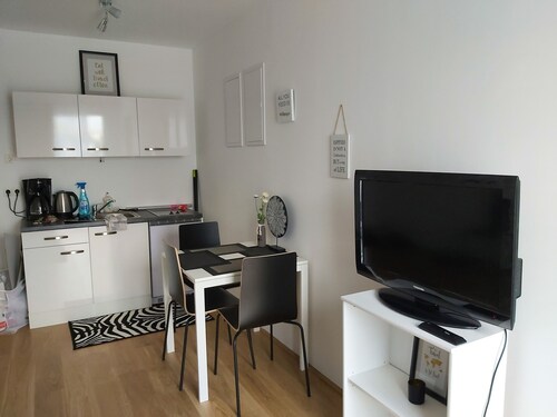 Balcony/Modern close to United Nations/Donau City