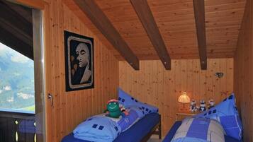 2 bedrooms, iron/ironing board, travel crib, free WiFi