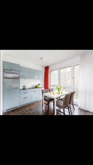 Family Room | Private kitchen | Coffee/tea maker, electric kettle