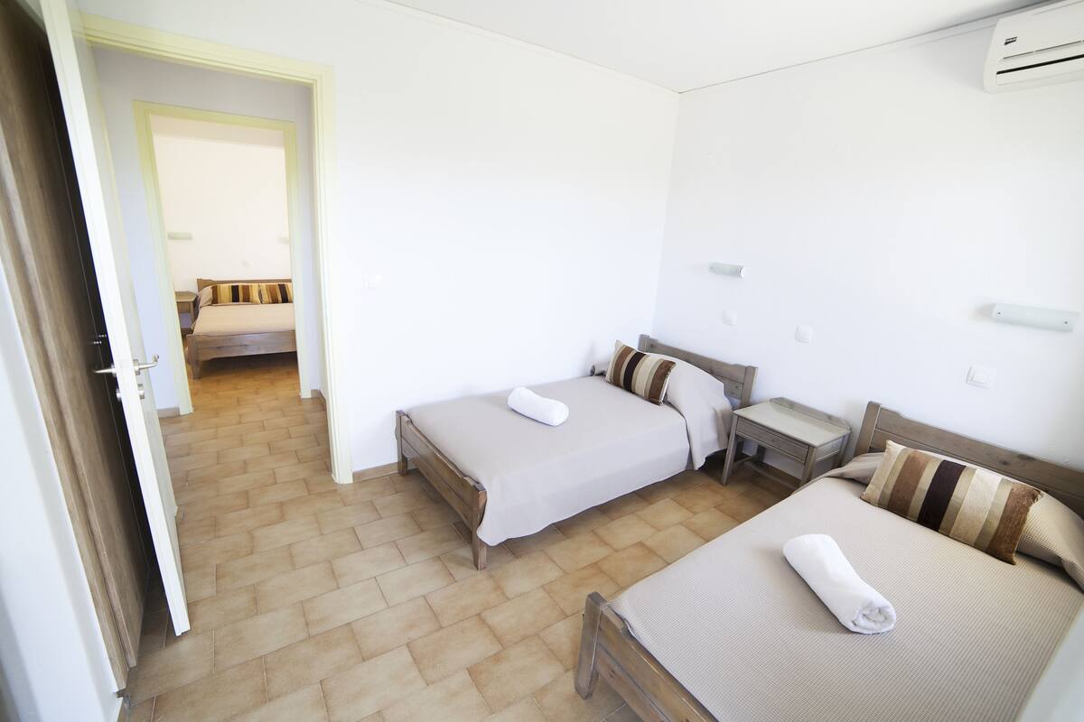 Habitación familiar, 2 habitaciones | Caja de seguridad en la habitación, cortinas blackout y wifi gratis