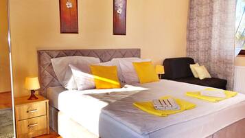 Deluxe Apartment | 1 bedroom, soundproofing, iron/ironing board, free WiFi