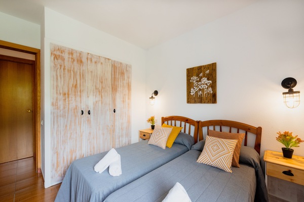 Superior Apartment | Desk, blackout drapes, bed sheets