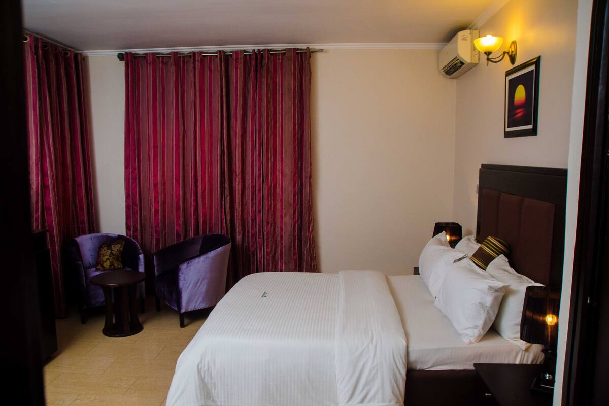 Premium Room | Desk, blackout drapes, WiFi (free), bed sheets