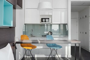 Studio | Private kitchenette | Mini-fridge, electric kettle - Delta Sirius Park (Sirius)