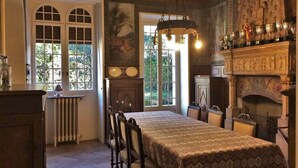 A dining room with a long table, chairs, a fireplace, and a large window. - Villa Lucia Laglio with private lake access (Laglio)
