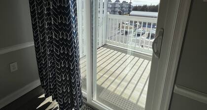 REMODELED! Mountain Lodge 325 Ski In/Out Condo, Steps to Ballhooter & Village.