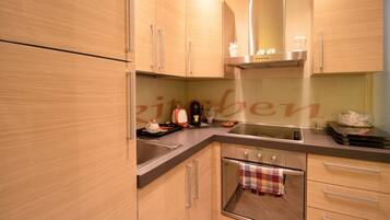 Oven, stovetop, coffee/tea maker, cookware/dishes/utensils