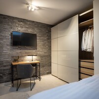 Minibar, escritorio, wifi gratis y ropa de cama 