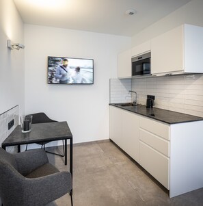 Double Room | Private kitchen - Home & Work Apartments (Pulheim)