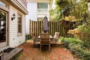 Outdoor dining - Wren Retweet- Country Estate in Center of C’Town (Chestertown)