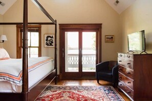 5 Schlafzimmer, Schreibtisch, Bügeleisen/Bügelbrett, Reisekinderbett