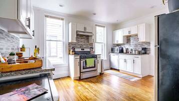 KylskÄp, mikrovÄgsugn, ugn och spishÀll