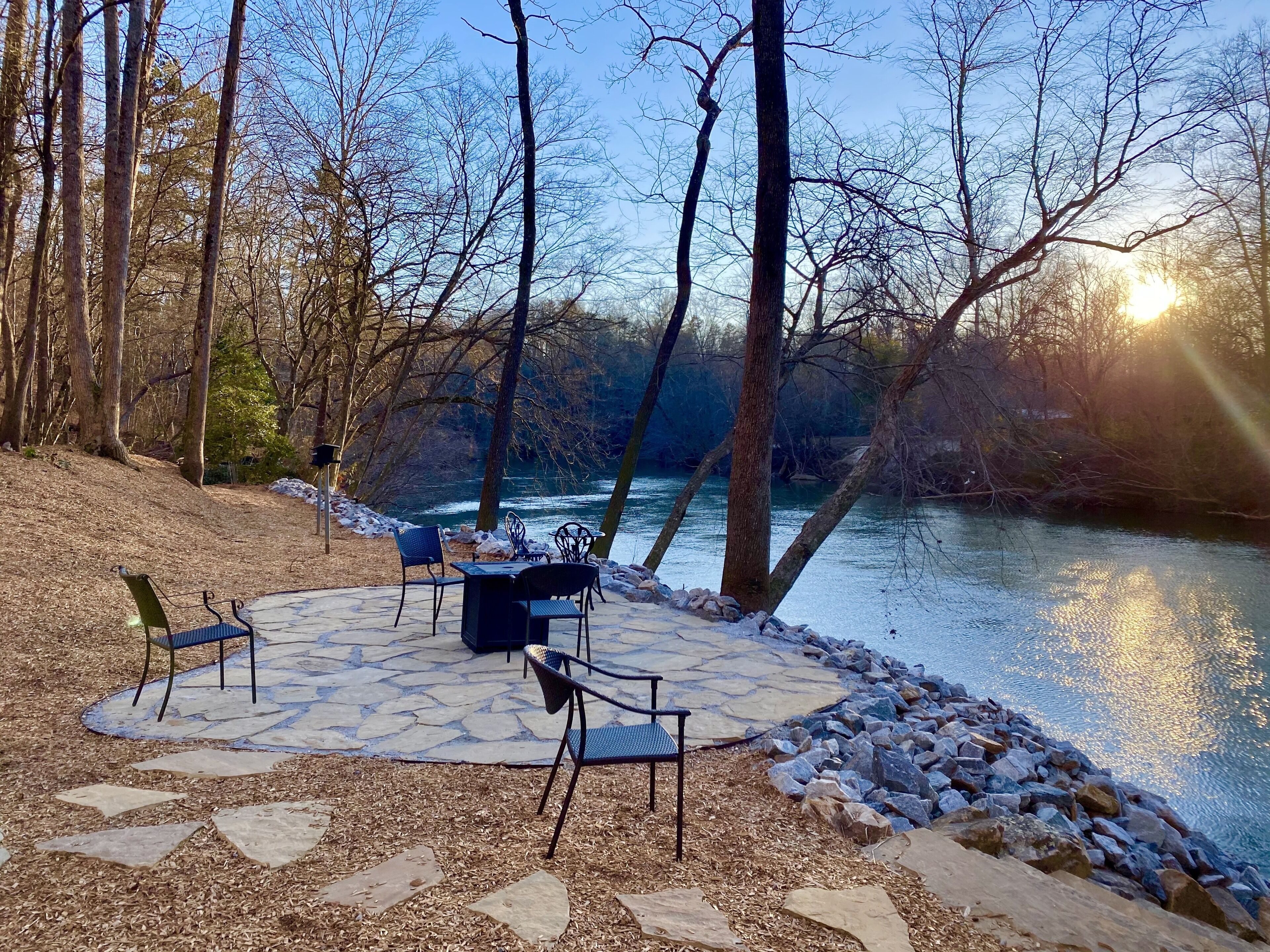 Private haven on the banks of the Chattahoochee River.