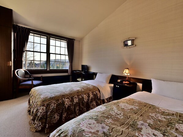 Twin Room, Non Smoking | Desk, free WiFi, bed sheets - Petit Hotel Kanan (Chino)