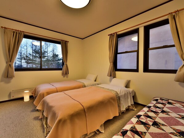 Grand Room, Non Smoking | Desk, free WiFi, bed sheets - Petit Hotel Kanan (Chino)