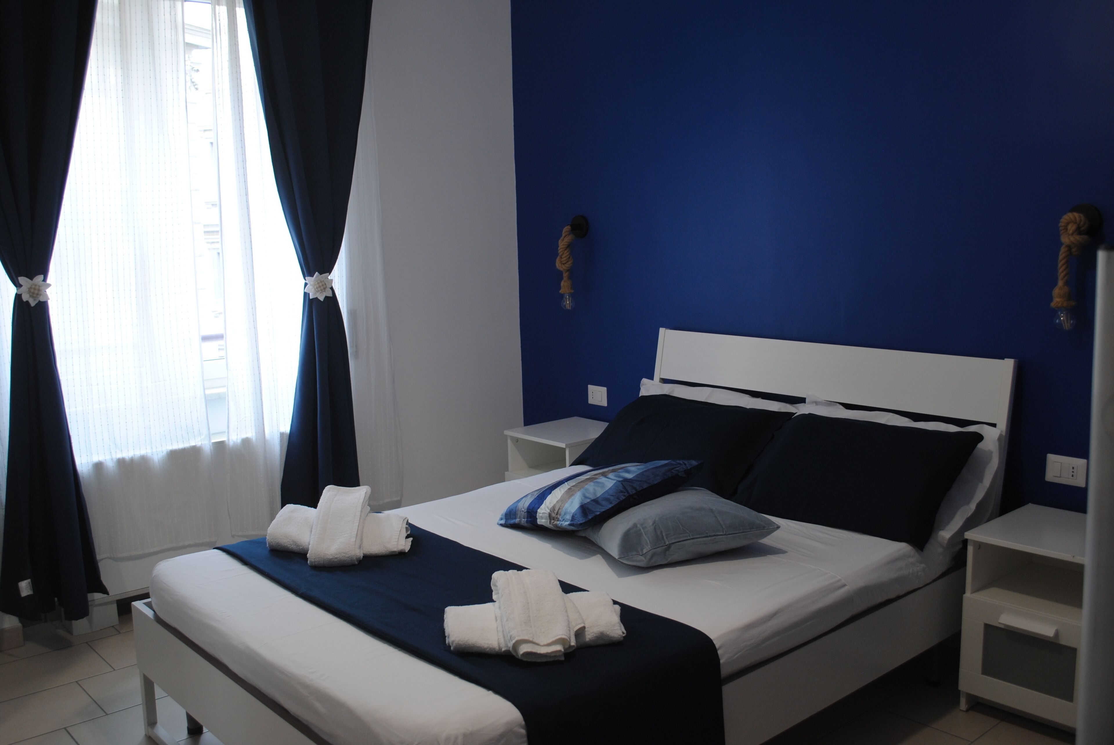 Driepersoonskamer | Een bureau, een laptopwerkplek, gratis wifi