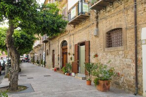 Exterior - THE PALACE B&B and Apartments - FLOWER LUXURY ROOM (Santo Stefano di Camastra)