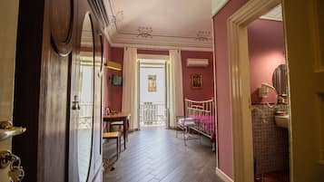 1 camera, Wi-Fi, lenzuola