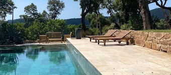 House exceptional site on 10 Ha panoramic sea view of the Gulf of St-Tropez