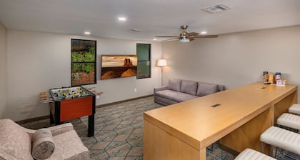 Uptown Chalet @ The Matterhorn Inn