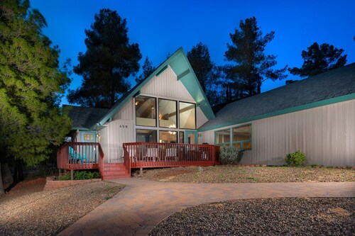 Uptown Chalet @ The Matterhorn Inn