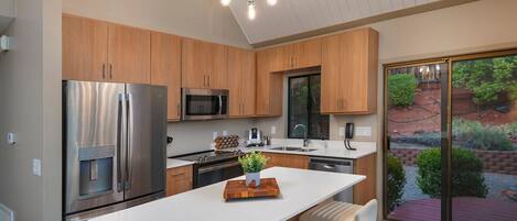 Microondas, horno, parrilla de estufa y lavavajillas