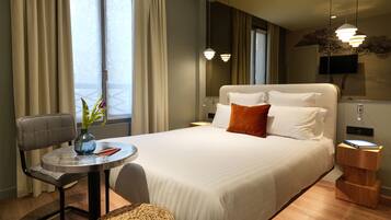 Eenvoudige tweepersoonskamer | Luxe beddengoed, een minibar, een kluis op de kamer