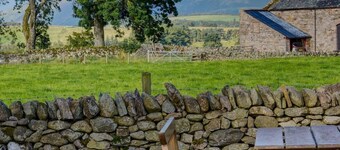 Cosy luxurious 18th century stone built character cottage with stunning views