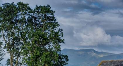 Cosy luxurious 18th century stone built character cottage with stunning views