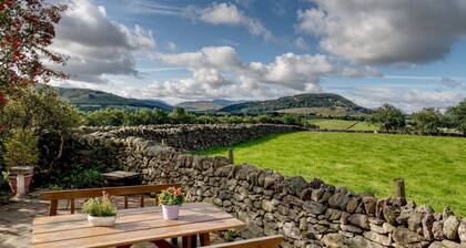 Cosy luxurious 18th century stone built character cottage with stunning views