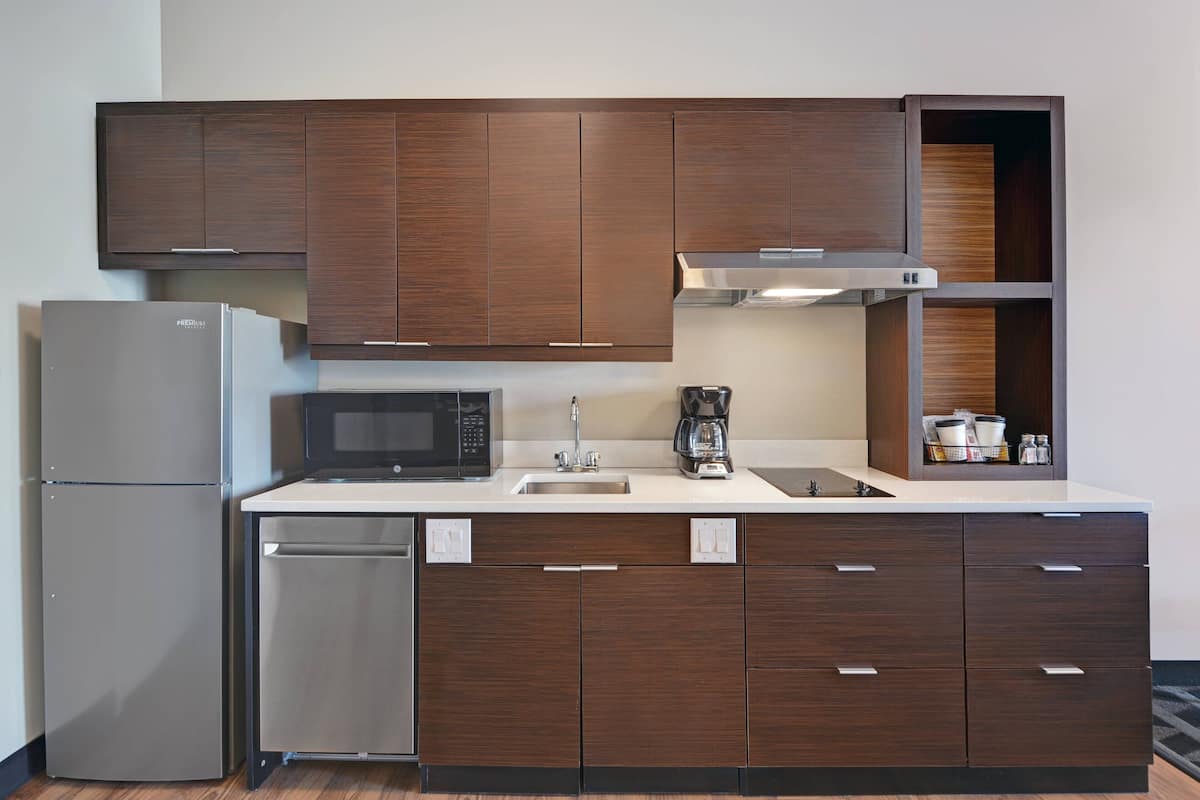 fridge, microwave, stovetop, dishwasher