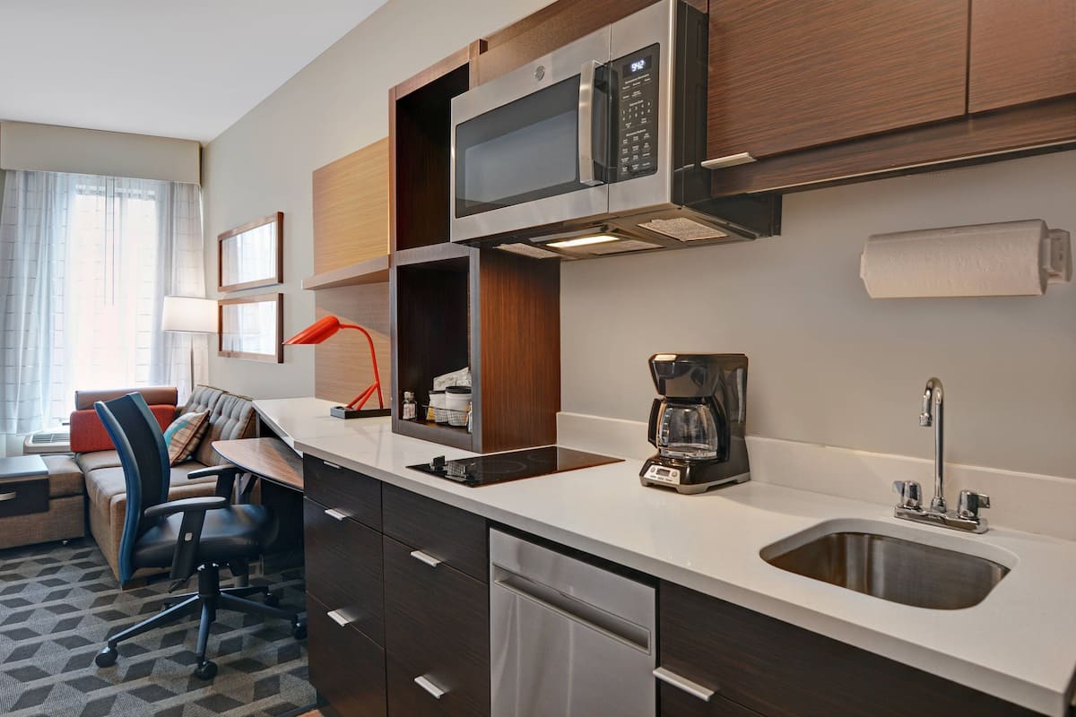 fridge, microwave, stovetop, dishwasher