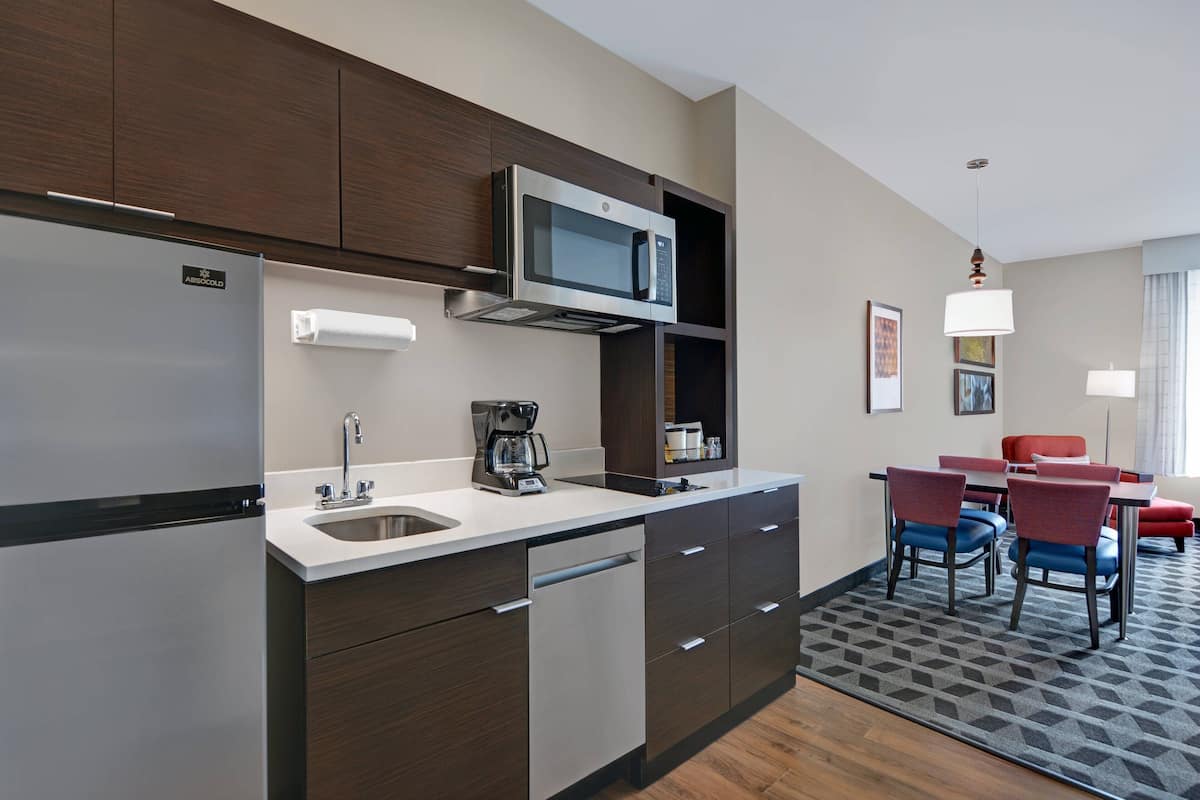 fridge, microwave, stovetop, dishwasher