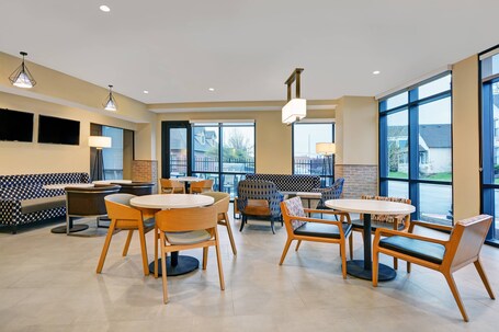 TownePlace Suites by Marriott Indianapolis Downtown - Image 4