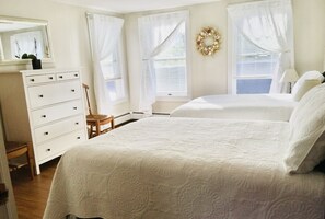 3 bedrooms, desk, iron/ironing board, travel crib