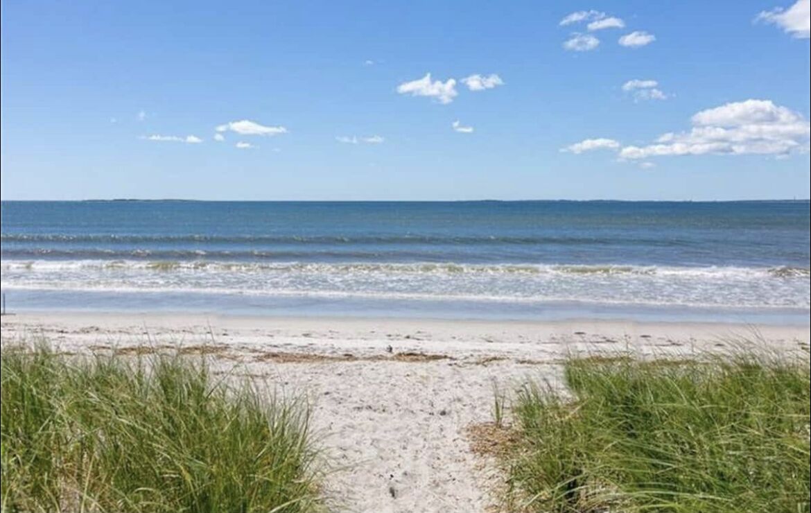 Family beach retreat - bright, sunny, spacious!