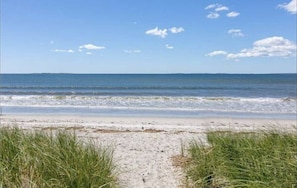 Beach nearby, sun loungers, beach towels