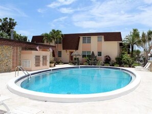 Piscine extérieure