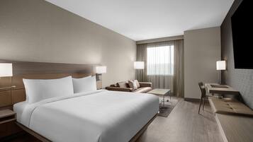 Pengeskab på værelset, skrivebord, arbejdsområde til bærbare computere