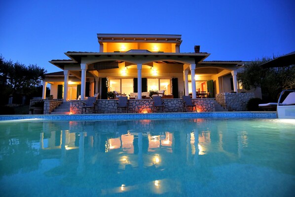 Outdoor pool - Villa Clara with swimming pool in Zadar- Dalmatia, near the Adriatic sea (Kožino)