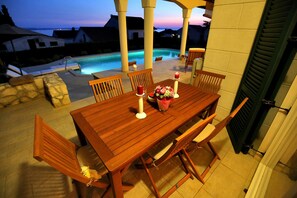Outdoor dining - Villa Clara with swimming pool in Zadar- Dalmatia, near the Adriatic sea (Kožino)