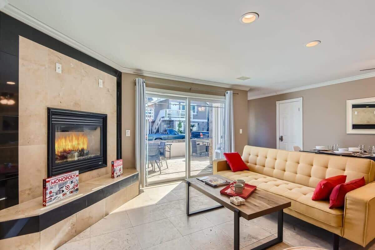 TV, fireplace, Netflix, streaming services