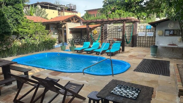 Outdoor pool, open 10:00 AM to 10:00 PM, sun loungers - Pousada Casa do Angelo (Jijoca de Jericoacoara)