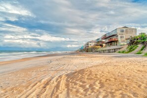 Beach nearby, sun loungers, beach towels