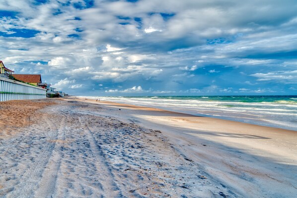 In Strandnähe, Liegestühle, Strandtücher