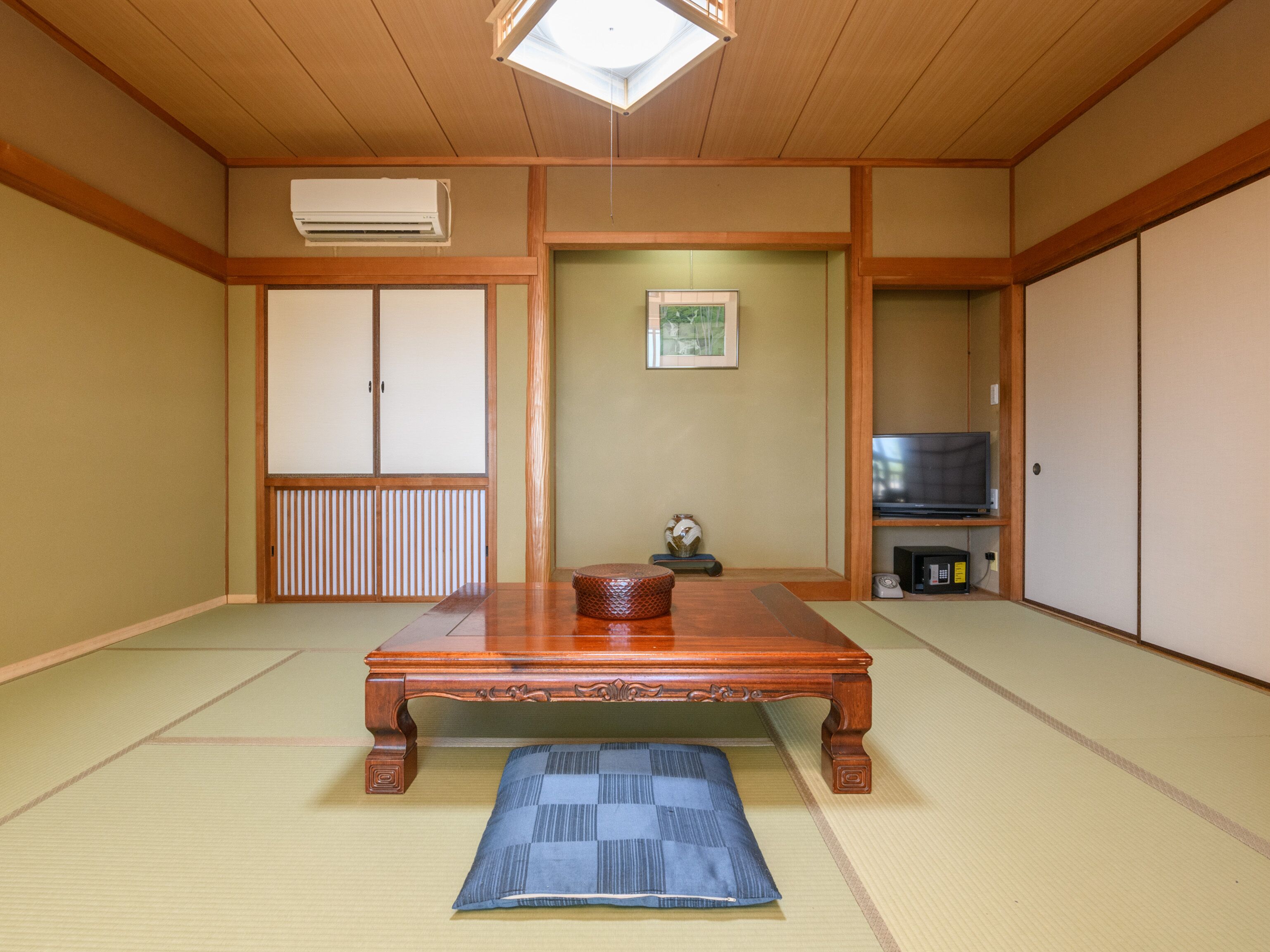 japanese quintuple room with shared bathroom | 1 bedroom, free wifi, bed sheets