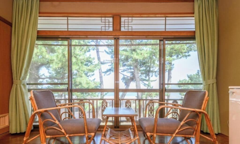 Japanese Quintuple Room with Shared Bathroom | Free WiFi, bed sheets